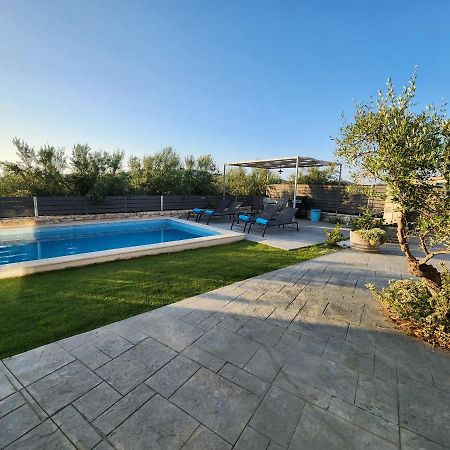 Villa Sheila With Private Pool Roumelí Exteriör bild
