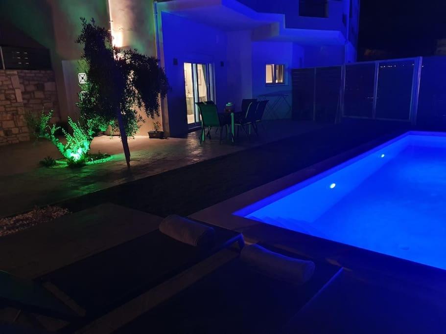 Villa Sheila With Private Pool Roumelí Exteriör bild