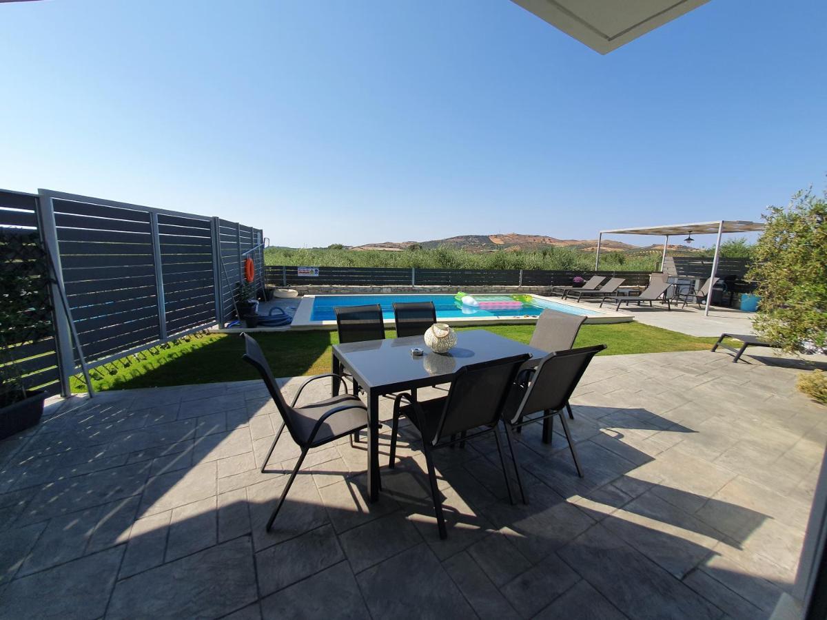 Villa Sheila With Private Pool Roumelí Exteriör bild