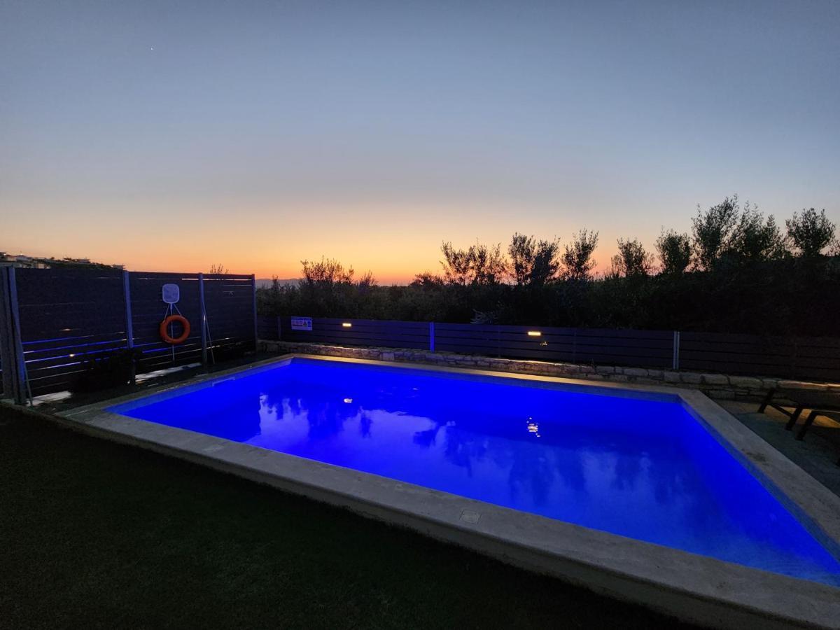 Villa Sheila With Private Pool Roumelí Exteriör bild